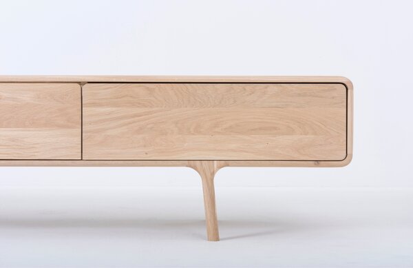 -25 % Dny MOMENTI– Gazzda Dubový TV stolek Fawn II. 220 x 45 cm