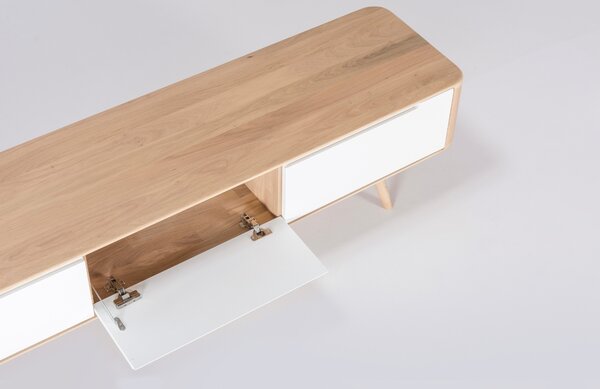 -25 % Dny MOMENTI– Gazzda Dubový TV stolek Ena 225 x 42 cm