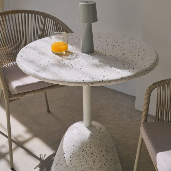 Bílý terrazzo zahradní stůl Kave Home Saura 70 cm