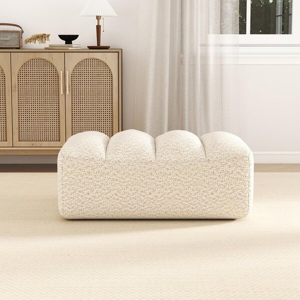 Brravo Ottoman, plyšová podložka s granulovanou výplní, polstrování. Béžová barva