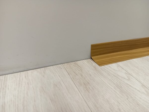 Obvodová podlahová lišta PVC měkčená 030 - žíhaná