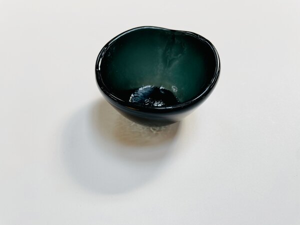 CUPOTEA malá skleněná miska d9 cm černá, šedá nebo červená Šedá