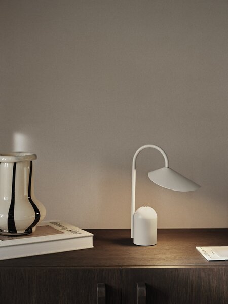 Stmívatelná LED lampa Arum White