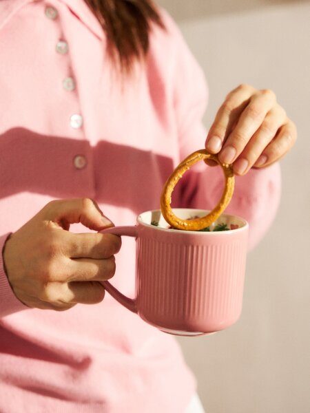 Sinsay - Keramický hrnek s žebrovaným vzorem - růžová