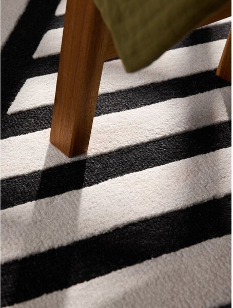 Černobílý ručně tkaný vlněný koberec 120x180 cm Stryve Noir – Elle Decoration