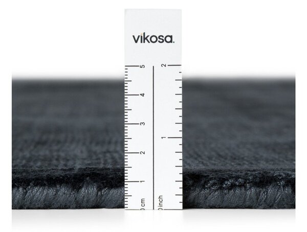 Černý ručně tkaný kulatý koberec z viskózy ø 120 cm Noemi – Vikosa