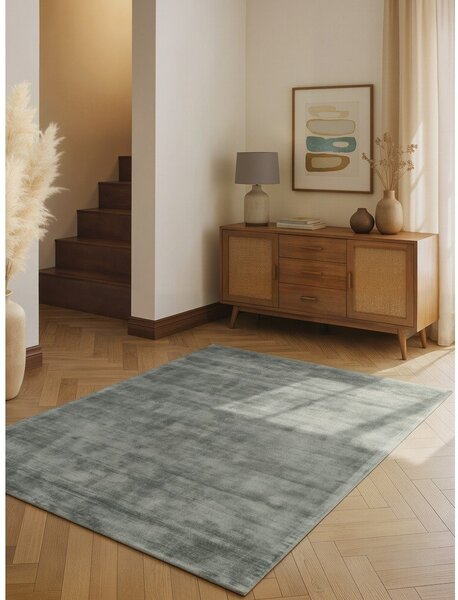 Světle modrý ručně tkaný koberec z viskózy 80x150 cm Noemi – Vikosa