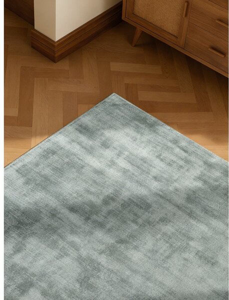 Světle modrý ručně tkaný koberec z viskózy 80x150 cm Noemi – Vikosa