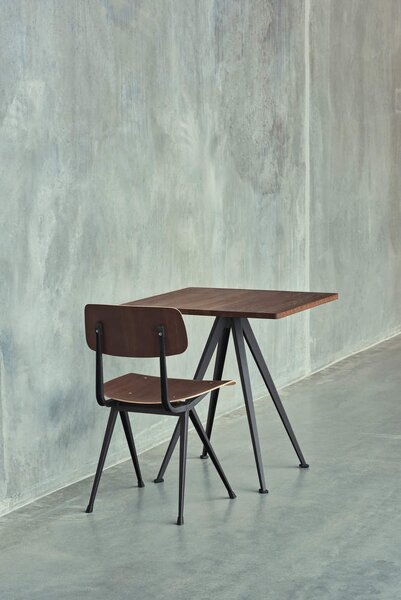 HAY Stůl Pyramid Table 21, Ø70 x 74 cm, black steel / smoked oak