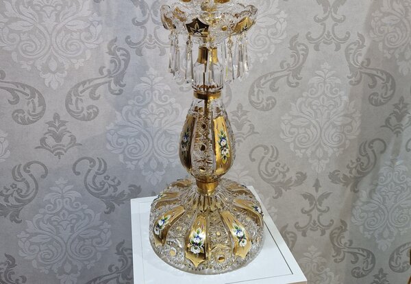 Velká křišťálová stolní lampa zdobená květinami ve tvaru vysokého tulipánu. LAMP-QUEEN-075-GOLD