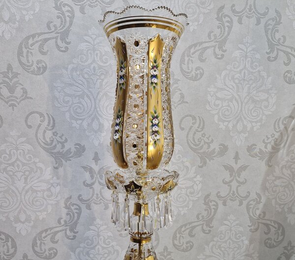 Velká křišťálová stolní lampa zdobená květinami ve tvaru vysokého tulipánu. LAMP-QUEEN-075-GOLD