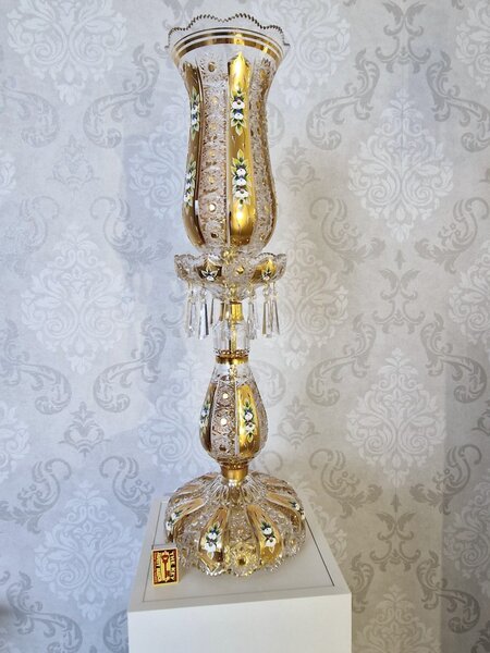 Velká křišťálová stolní lampa zdobená květinami ve tvaru vysokého tulipánu. LAMP-QUEEN-075-GOLD