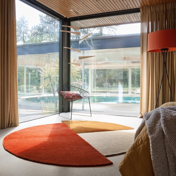 Ručně tkaný vlněný kulatý koberec v cihlové barvě ø 200 cm Mia Segment – Flair Rugs