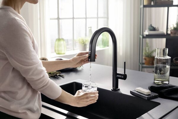 Hansgrohe Aqittura M91 SodaSystem 210, vytažitelný výtok, 1jet, sBox, matná černá 76836670