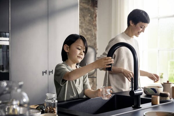 Hansgrohe Aqittura M91 SodaSystem 210, vytažitelný výtok, 1jet, sBox, matná černá 76836670