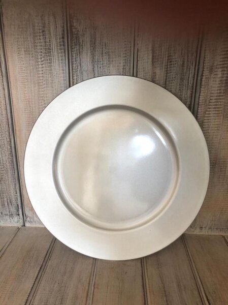 Stříbrný dekorativní talíř