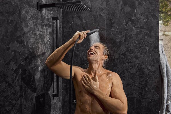 Hansgrohe Pulsify E sprchová sada 100 1jet EcoSmart+ se sprchovou tyčí 90 cm, matná černá 24381670