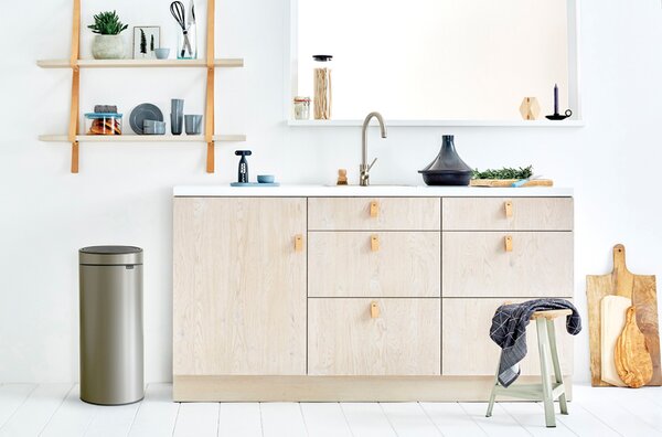 Brabantia Odpadkový koš Touch Bin New - 30 L, platinová