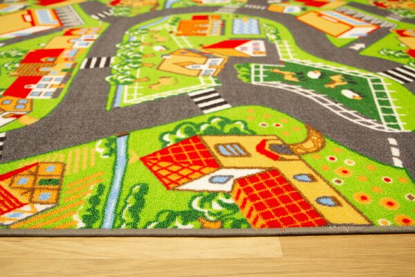 Associated Weavers Dětský kusový koberec Crazy Village Uličky zelený šedý Rozměr: 250x400 cm