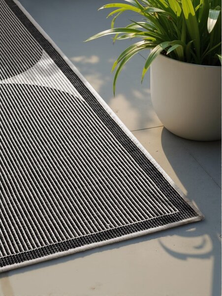 Černobílý vnitřní a venkovní koberec 200x290 cm Duet Bowen – NORTHRUGS