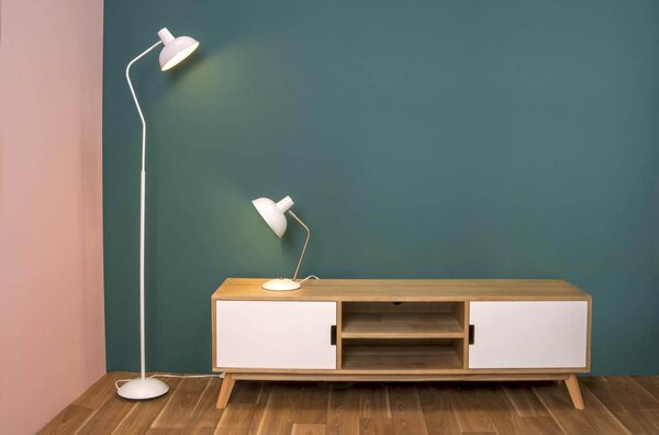 STOLNÍ LAMPA HOOD BÍLÁ