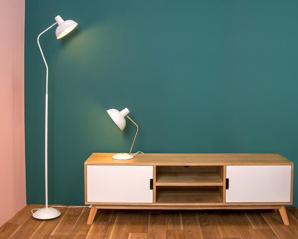 STOLNÍ LAMPA HOOD BÍLÁ