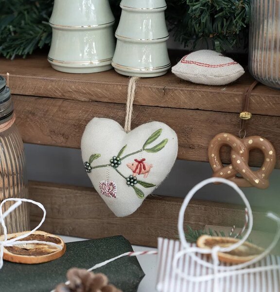 Det Gamle Apotek Bavlněná ozdoba Heart Mistletoe - Pretzel DGA217