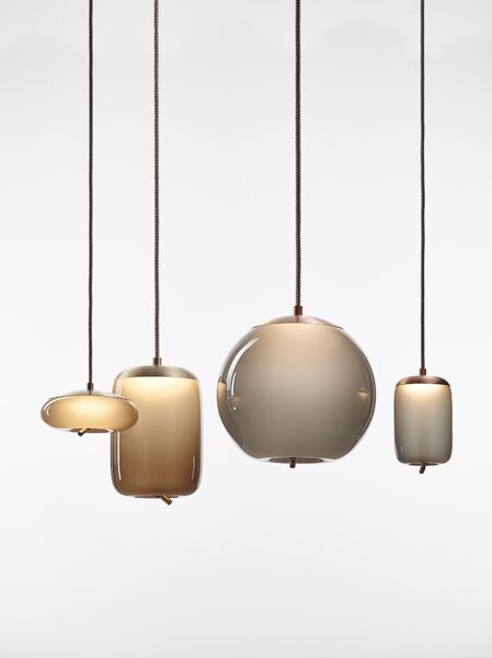 Brokis Designové závěsné svítidlo Knot Disco Small, PC1037 Barva skla: Transparentní číré sklo, Povrchová úprava baldachýnu: Mosaz, Povrch reflektoru: Mosaz