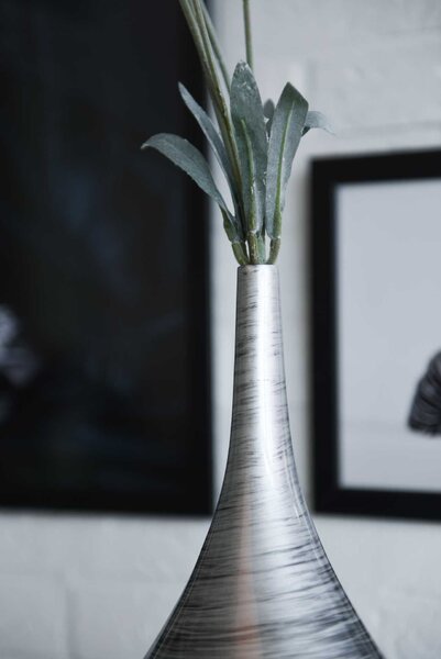Okrasná stolní váza BELDADE, sklolaminát, výška 48 cm, stříbrno-černý lesk