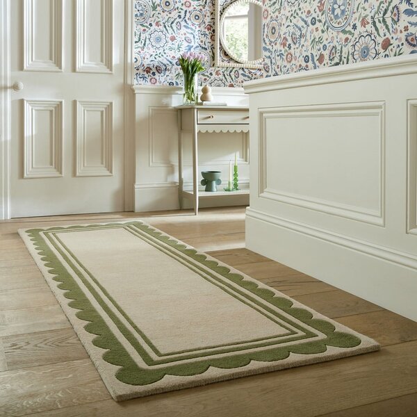 Ručně tkaný vlněný běhoun v zeleno-přírodní barvě 80x230 cm Lois Scallop – Flair Rugs