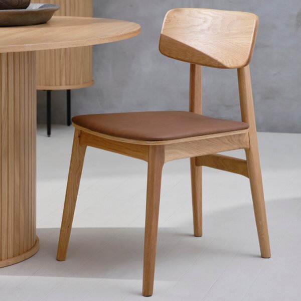 -25 % Dny MOMENTI– Unique Furniture Dubová jídelní židle Livo s hnědým koženkovým sedákem