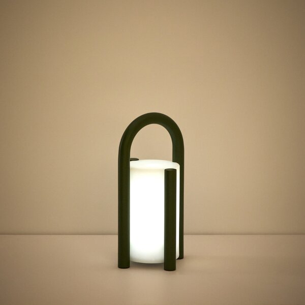 Kave Home Zelená přenosná zahradní LED lampa Leros 28 cm