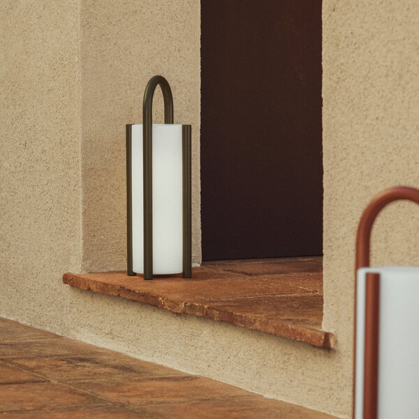 Kave Home Zelená přenosná zahradní LED lampa Leros 48 cm