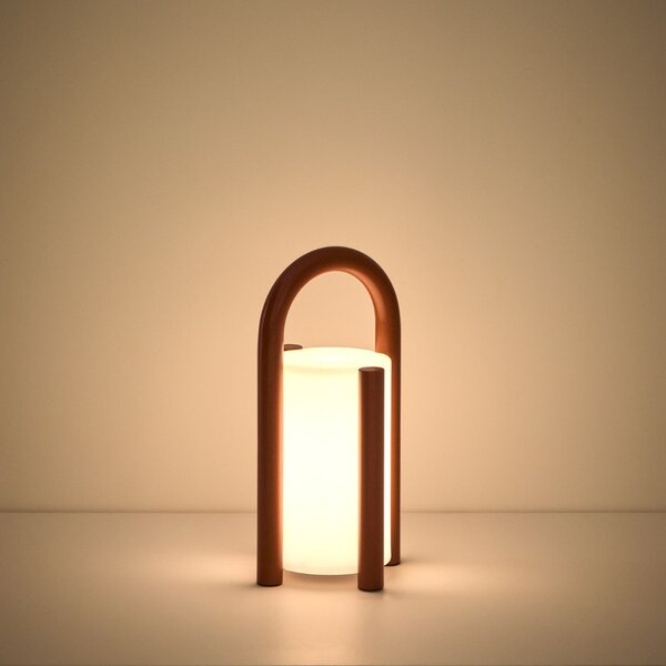 Kave Home Červená přenosná zahradní LED lampa Leros 28 cm