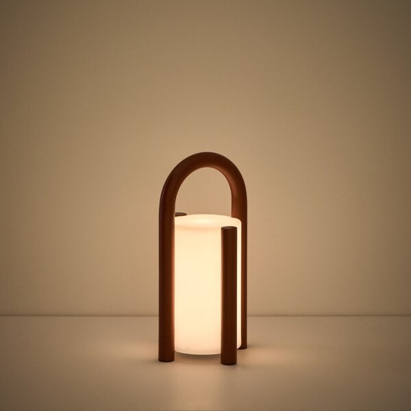 Kave Home Červená přenosná zahradní LED lampa Leros 28 cm