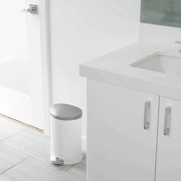 Pedálový odpadkový koš Simplehuman – 6 l, půlkulatý, FPP bílá/víko a pedál matná ocel