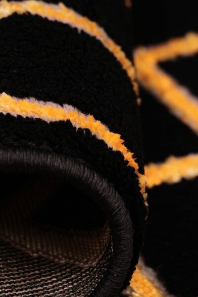 Koberec Diamond K4427G BLACK / GOLD Tyro