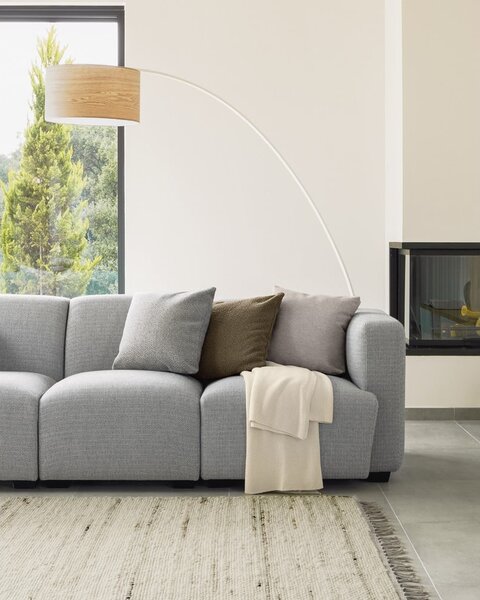 Stojací lampa s dřevěným stínidlem v bílo-přírodní barvě (výška 210 cm) Juhe Ash – Kave Home