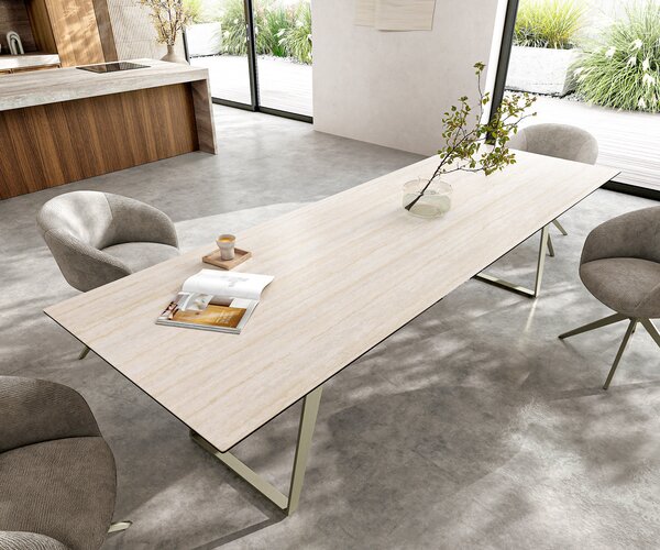 DELIFE Jídelní stůl Edge 300x100 cm keramika Laminam® Travertino Bianco krémově bílá kov šikmý titanová barva
