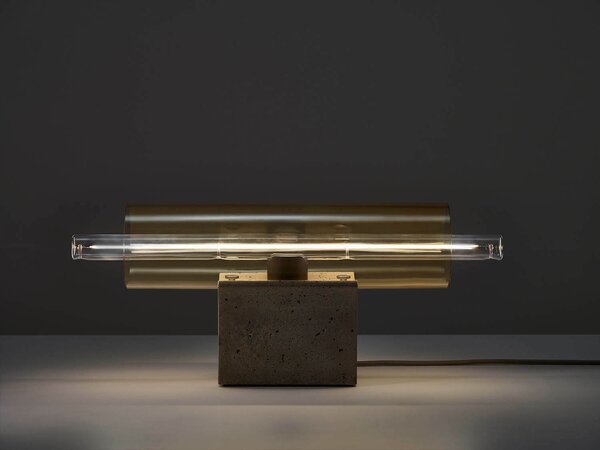 Brokis Designová stolní lampa Overlay M, PC1409 Barva skla: transparentní sklo (CGC23), Povrchová úprava baldachýnu: vysokohodnotný beton se střepy - bílý (CCSC2882), Povrchová úprava základny: vysokohodnotný beton se střepy - bílý (CSFB2879)