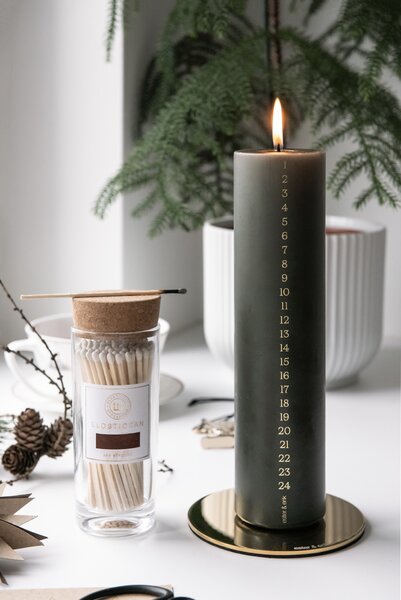 Ester & Erik Adventní svíčka Pillar Calendar - Green Soil ER132
