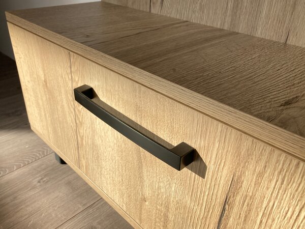 In-Design Nábytková úchytka Noemi černá matná Rozteč úchytky (mm): 128