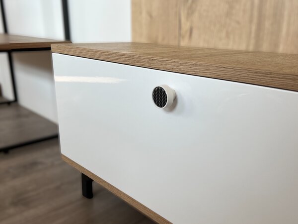 In-Design Nábytková knopka Nero bílá, motiv jedle/černá V18