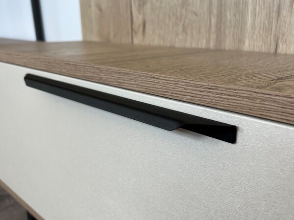 In-Design Nábytková úchytka Navan černá matná struktura Rozteč úchytky (mm): 32