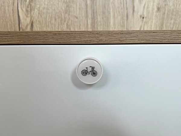 In-Design Nábytková knopka Nero bílá, motiv kolo V35
