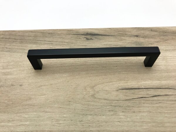 In-Design Nábytková úchytka Mily černá matná Rozteč úchytky (mm): 96
