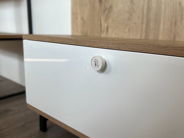In-Design Nábytková knopka Nero bílá, motiv lampa V39