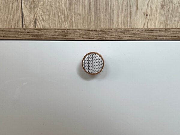 In-Design Nábytková knopka Arlo buk/černo bílá V22