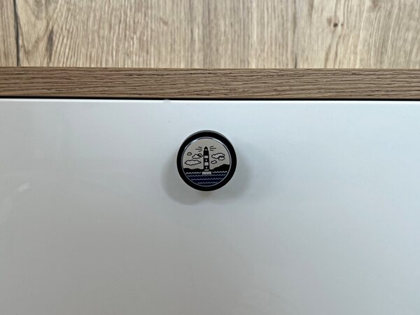 In-Design Nábytková knopka Bianco černá, motiv maják V63