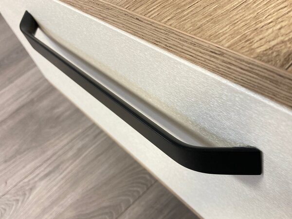 In-Design Nábytková úchytka Skala černá matná Rozteč úchytky (mm): 96